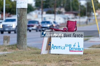 2024-10-29 - Residents display political signs and slogans as early voting is underway in the U.S. Presidential Election - UNITED STATES PRESIDENTIAL ELECTION - EARLY VOTING SCENES IN TEXAS - REPORTAGE - POLITICS