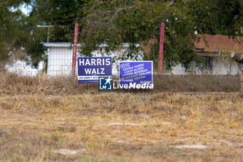 2024-10-29 - Residents display political signs and slogans as early voting is underway in the U.S. Presidential Election - UNITED STATES PRESIDENTIAL ELECTION - EARLY VOTING SCENES IN TEXAS - REPORTAGE - POLITICS