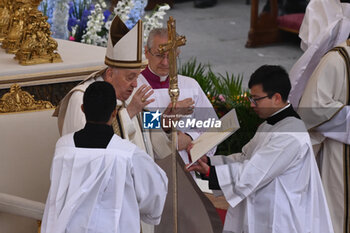 Holy Mass on Easter Sunday and “Urbi et Orbi” Blessing - NEWS - RELIGIONE