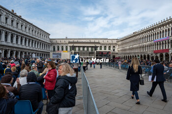 2024-04-28 - The large altar stage set up in front of the Correr Museum - VISIT OF HOLY FATHER POPE FRANCIS TO VENICE. - NEWS - RELIGION