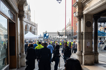 2024-04-28 - St. Mark's Square - VISIT OF HOLY FATHER POPE FRANCIS TO VENICE. - NEWS - RELIGION