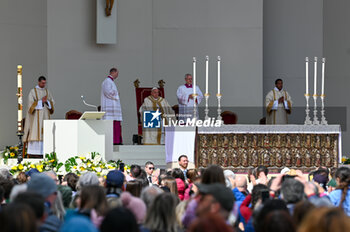 2024-04-28 - Pope Francis speaks during the the celebration of Holy Mass in St. Mark's Square - VISIT OF HOLY FATHER POPE FRANCIS TO VENICE. - NEWS - RELIGION