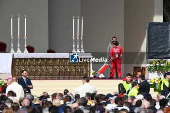 2024-04-28 - The large altar stage set up in front of the Correr Museum - VISIT OF HOLY FATHER POPE FRANCIS TO VENICE. - NEWS - RELIGION