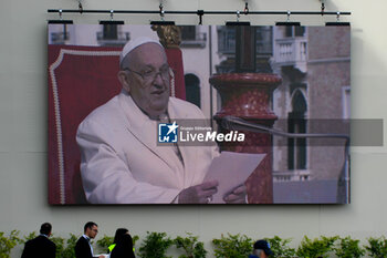 2024-04-28 - The big ledwall in St. Mark's Square - VISIT OF HOLY FATHER POPE FRANCIS TO VENICE. - NEWS - RELIGION