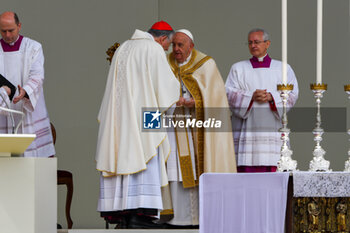 2024-04-28 - Monsignor Francesco Moraglia, Patriarch of Venice celebrates Holy Mass speack wit Holy Father, Pope Francis Sovereign of Vatican City - VISIT OF HOLY FATHER POPE FRANCIS TO VENICE. - NEWS - RELIGION