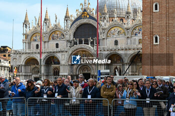 2024-04-28 - The faithful follow the Holy Mass in prayer - VISIT OF HOLY FATHER POPE FRANCIS TO VENICE. - NEWS - RELIGION