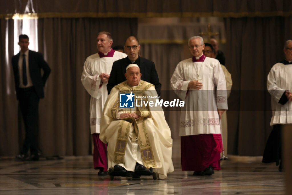 Pope Francis opens the Holy Door in St. Peter's Basilica for the Jubilee 2025, celebrates Christmas Mass in front of thousands of faithful, in St. Peter's Basilica Vatican City Rome - NEWS - RELIGION