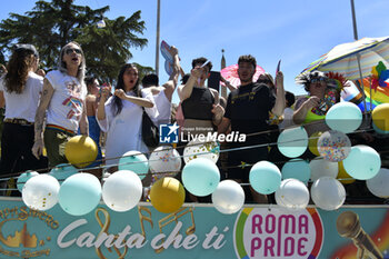 2024-06-15 - People taking part in the annual Pride Parade in the streets of Rome - ROMA PRIDE 2024 - NEWS - SOCIETY