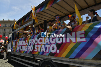 2024-06-15 - People taking part in the annual Pride Parade in the streets of Rome - ROMA PRIDE 2024 - NEWS - SOCIETY