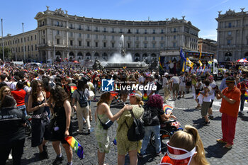 2024-06-15 - People taking part in the annual Pride Parade in the streets of Rome - ROMA PRIDE 2024 - NEWS - SOCIETY