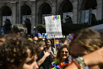 2024-06-15 - People showing banners during the annual Pride Parade in the streets of Rome - ROMA PRIDE 2024 - NEWS - SOCIETY