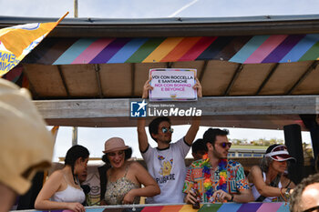 2024-06-15 - People showing banners during the annual Pride Parade in the streets of Rome - ROMA PRIDE 2024 - NEWS - SOCIETY