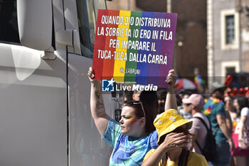 2024-06-15 - People showing banners during the annual Pride Parade in the streets of Rome - ROMA PRIDE 2024 - NEWS - SOCIETY