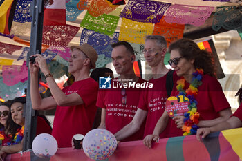 2024-06-15 - People taking part in the annual Pride Parade in the streets of Rome - ROMA PRIDE 2024 - NEWS - SOCIETY