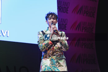 2024-06-29 - Michele Bravi on stage - MILANO PRIDE PARADE  - NEWS - SOCIETY