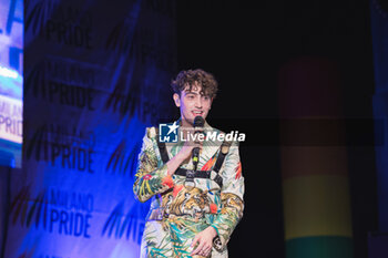 2024-06-29 - Michele Bravi on stage - MILANO PRIDE PARADE  - NEWS - SOCIETY