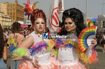 2024-06-29 - Women and men parade through the streets of Naples for Mediterranean Pride of Naples 2024 - NAPOLI PRIDE PARADE - NEWS - SOCIETY