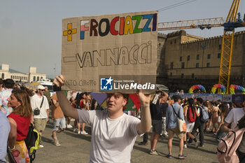 2024-06-29 - Women and men parade through the streets of Naples for Mediterranean Pride of Naples 2024 - NAPOLI PRIDE PARADE - NEWS - SOCIETY