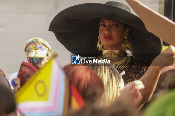 2024-06-29 - Women and men parade through the streets of Naples for Mediterranean Pride of Naples 2024 - NAPOLI PRIDE PARADE - NEWS - SOCIETY