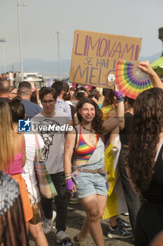 2024-06-29 - Women and men parade through the streets of Naples for Mediterranean Pride of Naples 2024 - NAPOLI PRIDE PARADE - NEWS - SOCIETY