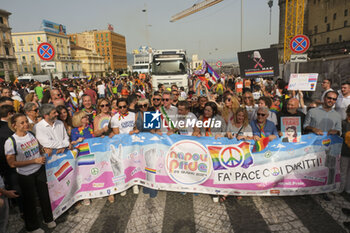 2024-06-29 - Women and men parade through the streets of Naples for Mediterranean Pride of Naples 2024 - NAPOLI PRIDE PARADE - NEWS - SOCIETY