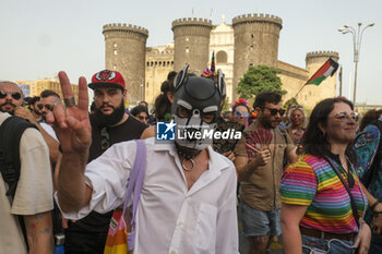 2024-06-29 - Women and men parade through the streets of Naples for Mediterranean Pride of Naples 2024 - NAPOLI PRIDE PARADE - NEWS - SOCIETY