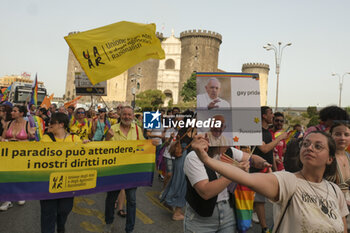 2024-06-29 - Women and men parade through the streets of Naples for Mediterranean Pride of Naples 2024 - NAPOLI PRIDE PARADE - NEWS - SOCIETY