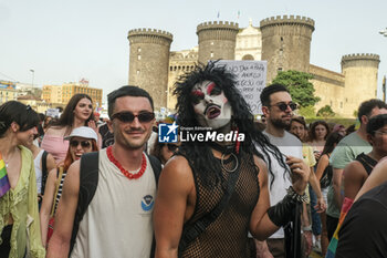 2024-06-29 - Women and men parade through the streets of Naples for Mediterranean Pride of Naples 2024 - NAPOLI PRIDE PARADE - NEWS - SOCIETY