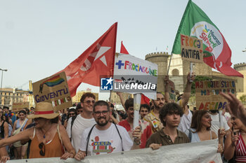 2024-06-29 - Women and men parade through the streets of Naples for Mediterranean Pride of Naples 2024 - NAPOLI PRIDE PARADE - NEWS - SOCIETY