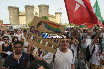 2024-06-29 - Women and men parade through the streets of Naples for Mediterranean Pride of Naples 2024 - NAPOLI PRIDE PARADE - NEWS - SOCIETY