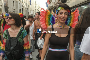 2024-06-29 - Women and men parade through the streets of Naples for Mediterranean Pride of Naples 2024 - NAPOLI PRIDE PARADE - NEWS - SOCIETY