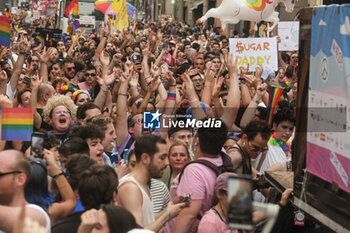 2024-06-29 - Women and men parade through the streets of Naples for Mediterranean Pride of Naples 2024 - NAPOLI PRIDE PARADE - NEWS - SOCIETY