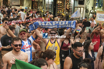 2024-06-29 - Women and men parade through the streets of Naples for Mediterranean Pride of Naples 2024 - NAPOLI PRIDE PARADE - NEWS - SOCIETY