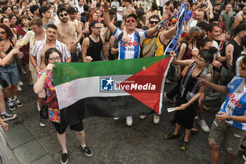 2024-06-29 - Women and men parade through the streets of Naples for Mediterranean Pride of Naples 2024 - NAPOLI PRIDE PARADE - NEWS - SOCIETY