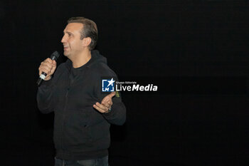 2024-01-02 - Pio while speaking - PIO D'ANTINI - MEETING IN THE THEATER WITH FANS FOR THE RELEASE OF THE FILM 