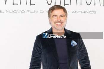 2024-01-16 - Beppe Convertini during the photocall of the movie Povere Creature, 16 january 2024 at Cinema Barberini, Rome, Italy - PHOTOCALL MOVIE POVERE CREATURE - NEWS - VIP