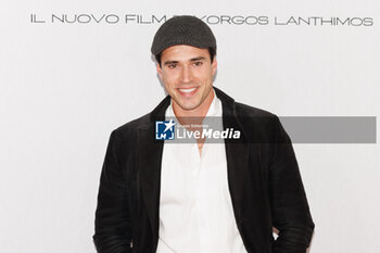 2024-01-16 - Danilo D’Agostino during the photocall of the movie Povere Creature, 16 january 2024 at Cinema Barberini, Rome, Italy - PHOTOCALL MOVIE POVERE CREATURE - NEWS - VIP