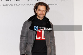 2024-01-16 - Luca Capuano during the photocall of the movie Povere Creature, 16 january 2024 at Cinema Barberini, Rome, Italy - PHOTOCALL MOVIE POVERE CREATURE - NEWS - VIP