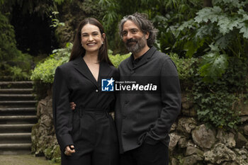 2024-02-05 - Lily James and Saverio Costanzo during the Photocall of the movie “Finalmente l’Alba”, 5 February 2024, at garden of Hotel the Russie, Rome Italy - PHOTOCALL OF THE MOVIE “FINALMENTE L’ALBA” - NEWS - VIP