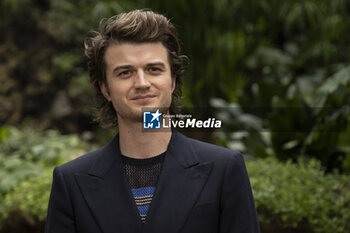 2024-02-05 - Joe Kerry during the Photocall of the movie “Finalmente l’Alba”, 5 February 2024, at garden of Hotel the Russie, Rome Italy - PHOTOCALL OF THE MOVIE “FINALMENTE L’ALBA” - NEWS - VIP