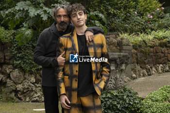 2024-02-05 - Saverio Costanzo and Michele Bravi during the Photocall of the movie “Finalmente l’Alba”, 5 February 2024, at garden of Hotel the Russie, Rome Italy - PHOTOCALL OF THE MOVIE “FINALMENTE L’ALBA” - NEWS - VIP