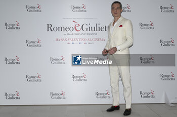 2024-02-13 - Maurizio Lombardi during the Photocall of the movie “Giulietta e Romeo”, 13 February, 2024 at the Hotel Visconti in Rome, Italy. - PHOTOCALL MOVIE GIULIETTA è ROMEO - NEWS - VIP