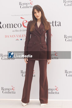 2024-02-13 - Pilar Fogliati during the photocell of the movie Romeo e Giulietta, 13 February 2024 at Hotel Le Meridien, Rome, Italy - PHOTOCALL MOVIE ROMEO è GIULIETTA - NEWS - VIP
