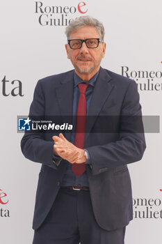 2024-02-13 - Sergio Castellitto during the photocell of the movie Romeo e Giulietta, 13 February 2024 at Hotel Le Meridien, Rome, Italy - PHOTOCALL MOVIE ROMEO è GIULIETTA - NEWS - VIP