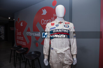 2024-03-13 - The suit from the movie - PHOTOCALL OF THE FILM 