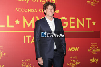 2024-03-14 - Maurizio Lastrico during the Photocall of the tv serie CALL MY AGENT 2, 14 march 2024 at Cinema The Space, Rome, Italy - PHOTOCALL CALL MY AGENT 2 - NEWS - VIP