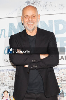 2024-03-27 - Riccardo Milani during the Photocall of the movie UN MONDO A PARTE, 27 march 2024 at Cinema Adriano, Rome, Italy - PHOTOCALL UN MONDO A PARTE - NEWS - VIP