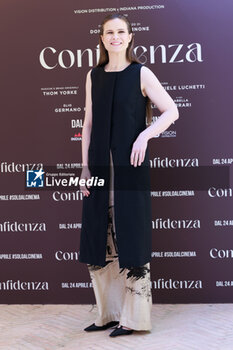 2024-04-17 - Federica Rosellini during the Photocall of the movie CONFIDENZA, 17 April 2024 at HTL De La Ville, Rome, Italy - PHOTOCALL CONFIDENZA - NEWS - VIP