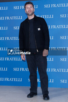 2024-04-19 - Gabriel Montesi during the Photocall of the movie SEI FRATELLI, 19 April 2024 at Cinema Barberini, Rome, Italy - PHOTOCALL SEI FRATELLI - NEWS - VIP