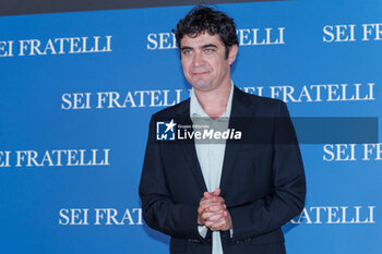 2024-04-19 - Riccardo Scamarcio during the Photocall of the movie SEI FRATELLI, 19 April 2024 at Cinema Barberini, Rome, Italy - PHOTOCALL SEI FRATELLI - NEWS - VIP